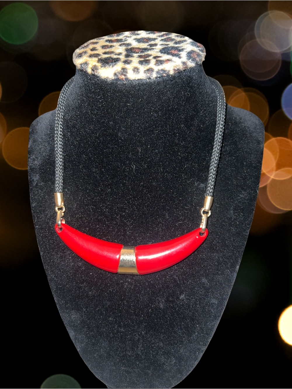 vtg sarah coventry New Yorker Choker Red Lucite Cord Metallic Gold Tone